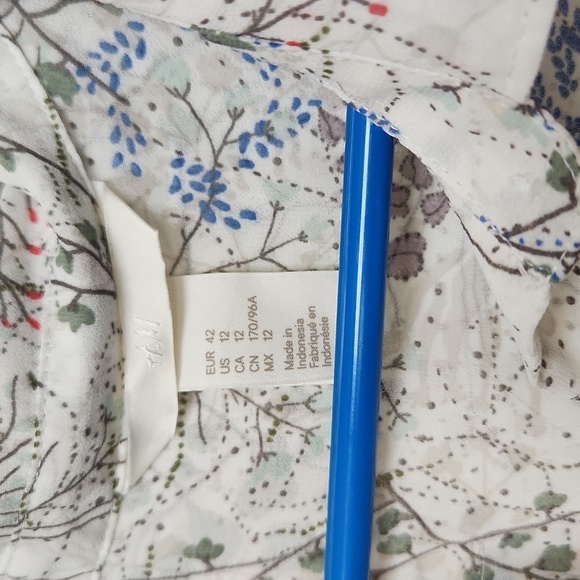 Floral Top - Picture 2 of 6